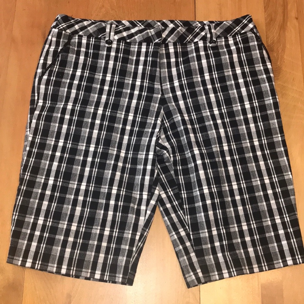 AGB Black & White Plaid Shorts Size 12